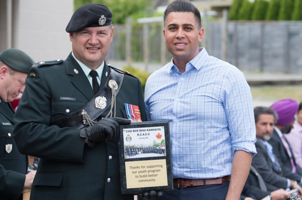 Dr. Bajwa receiving sponsorship plaque